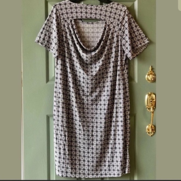 YUMMY PLUS Geo Sheath Dress Cut Out Back 3X - Picture 5 of 6